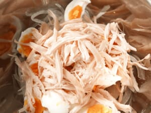 健身人備餐「鹽醬雞絲蛋沙拉」