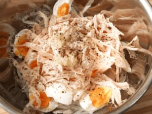健身人備餐「鹽醬雞絲蛋沙拉」