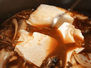 茄汁鯖魚馬鈴薯豆腐鍋，簡直太下飯！
