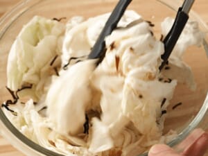 3分鐘完成，免平底鍋也可以做出熱炒高麗菜