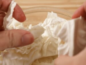 3分鐘完成，免平底鍋也可以做出熱炒高麗菜