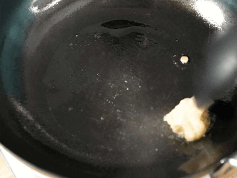 鐵鍋煮湯必殺技！濃厚爆量蔬菜雞肉味噌湯 步驟1