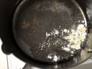 焦香洋蔥蕃茄湯，先煎後煮變身成神級調味！