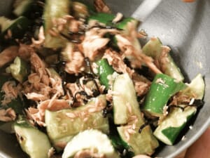 減脂夏日料理，涼拌鹽昆布鮪魚小黃瓜