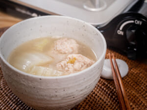 柚子胡椒雞肉丸白菜湯