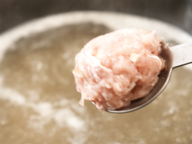 柚子胡椒雞肉丸白菜湯 步驟6